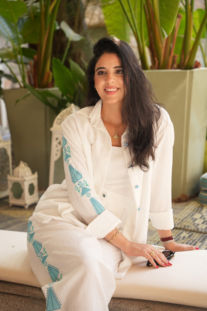 White Base Tatreez Set with Teal embroidery on the Sides